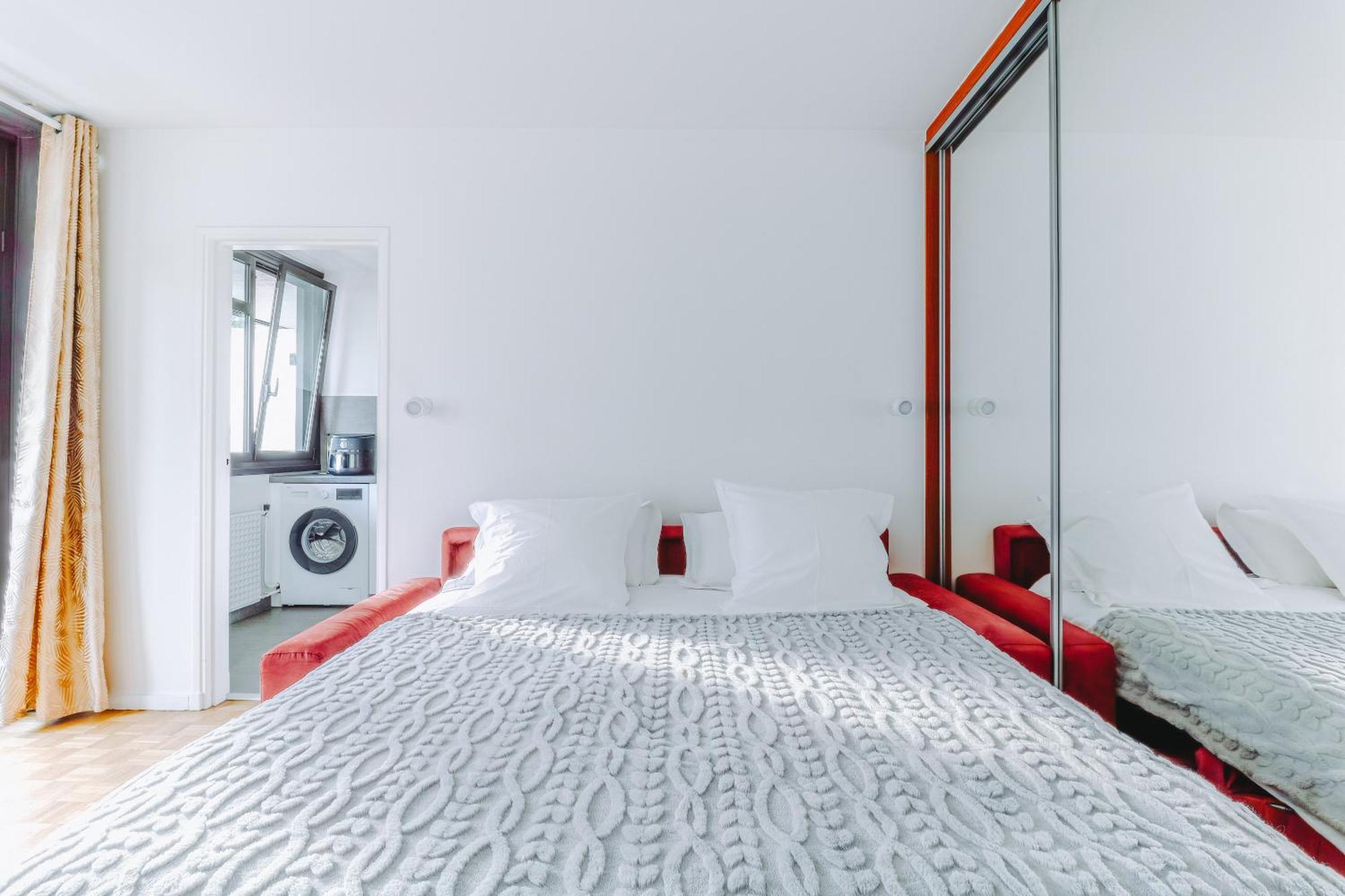 Apartment Perfect Living-staying In - Sun & Eiffel Tower