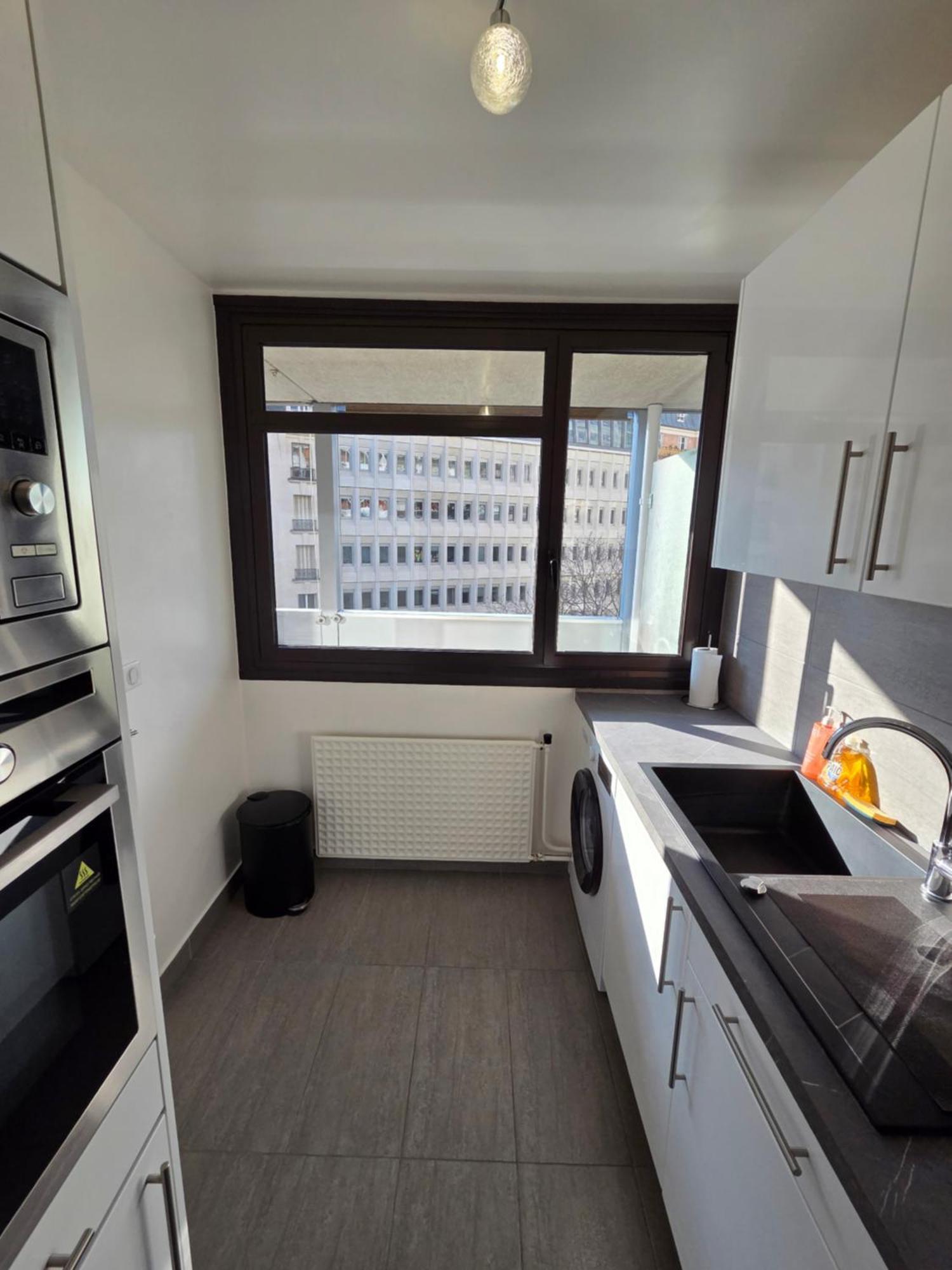 Perfect Living-staying In - Sun & Eiffel Tower Apartment
