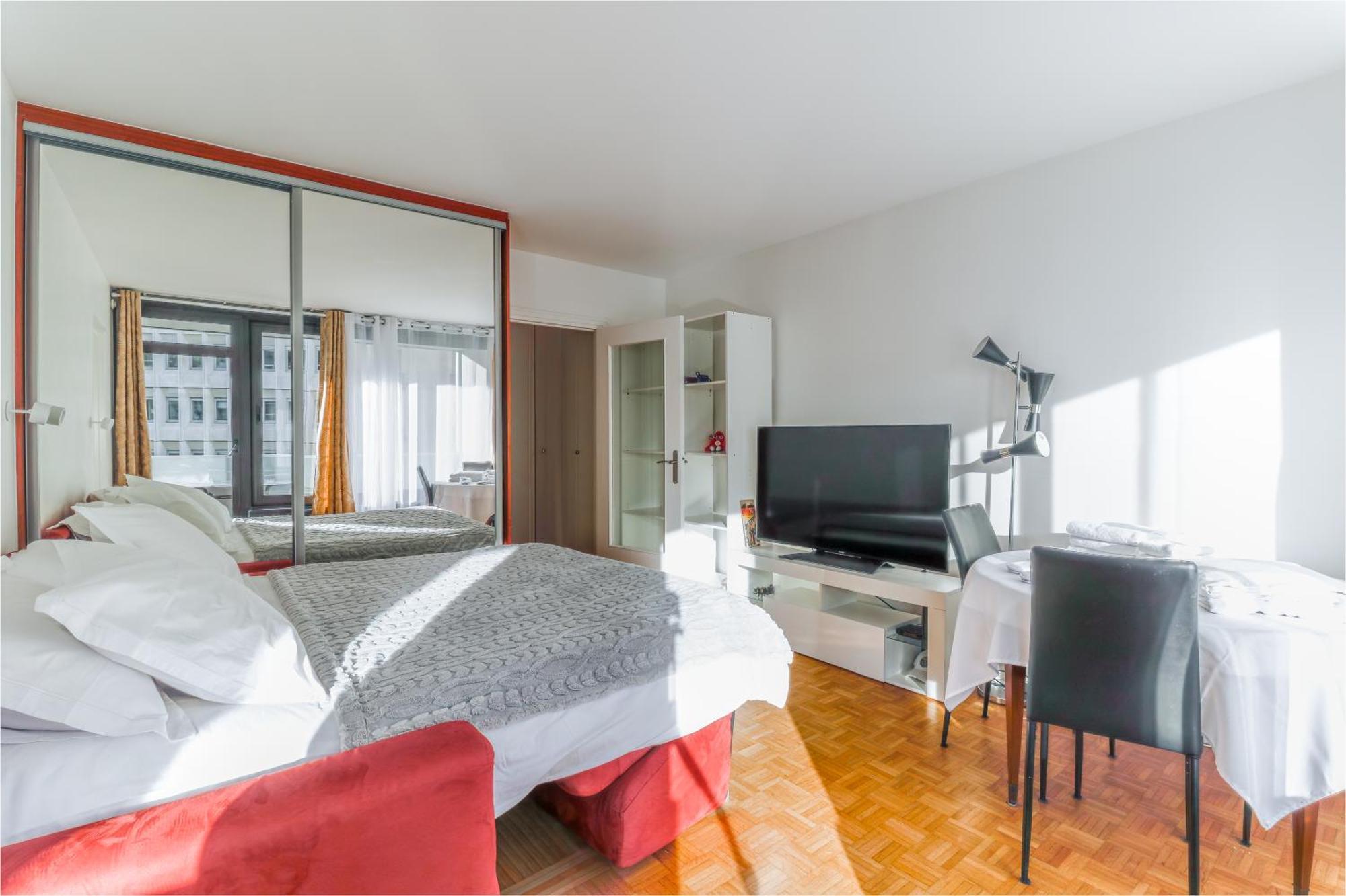 Perfect Living-staying In - Sun & Eiffel Tower Appartamento Parigi