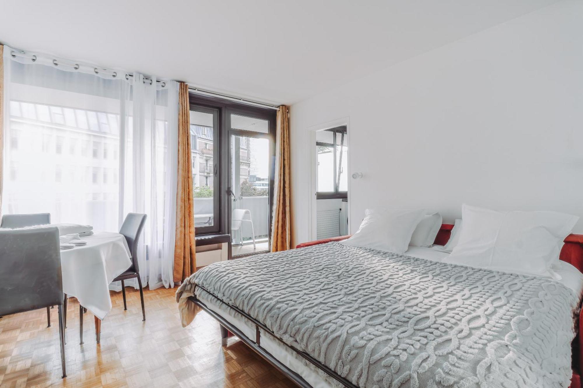 Perfect Living-staying In - Sun & Eiffel Tower Appartamento