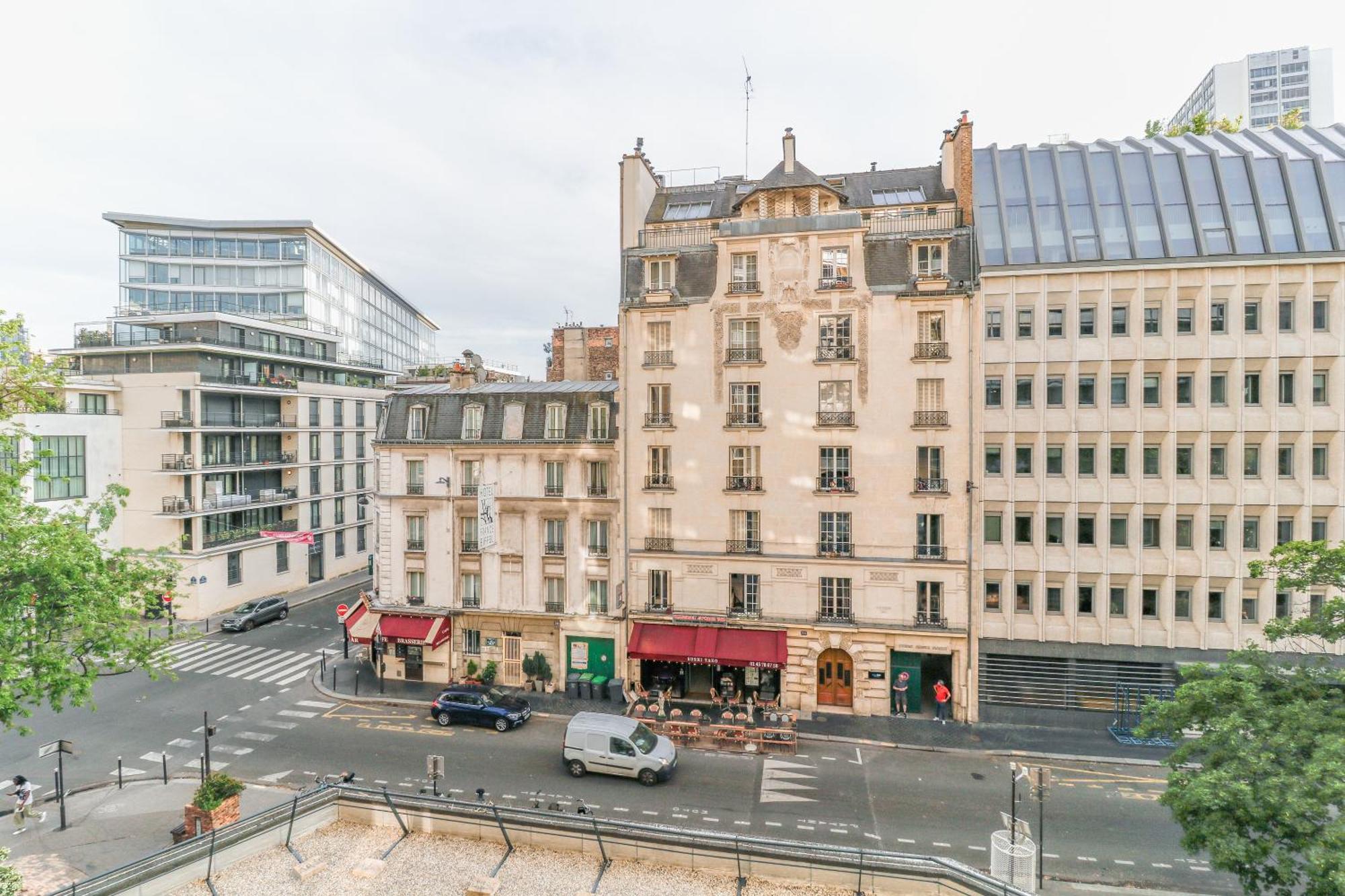 Perfect Living-staying In - Sun & Eiffel Tower Apartment