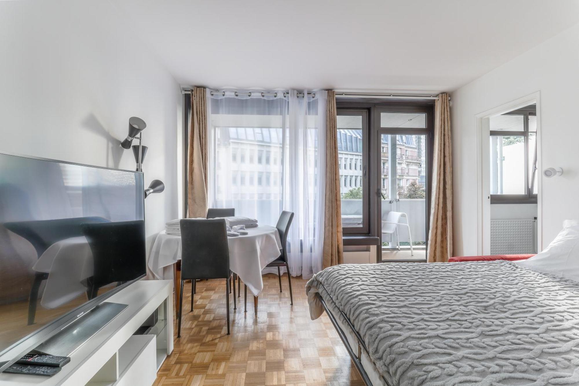 Apartment Perfect Living-staying In - Sun & Eiffel Tower Paris